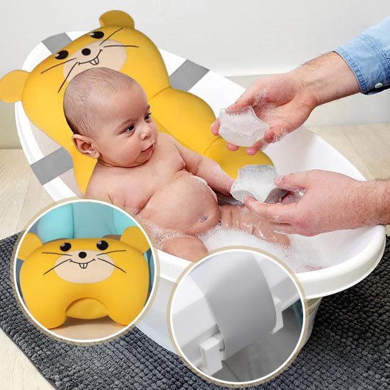 siege bebe bain bebe souriant dans bassinette Hamster