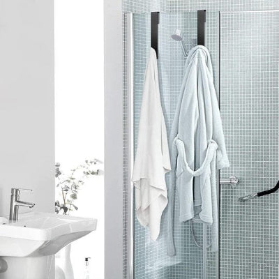 porte serviette pour salle de bain noir avec peignoir intemporel